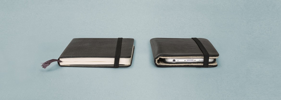 Craquez pour l'emblématique design Moleskine pour protéger votre iPhone ou votre tablette